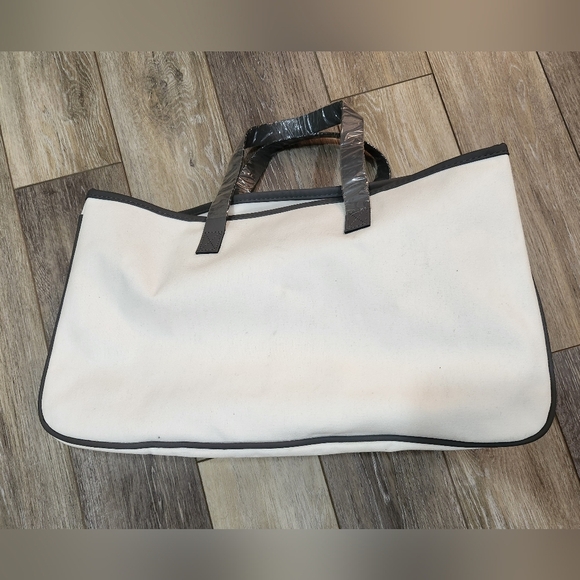 Santa Barbara Design Studio Beach Babe White Tote Bag - Picture 6 of 11